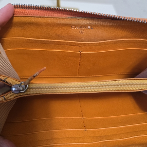 Chanel Zip Around Wallet Green Leather (Repaint) - Picture 5 of 7